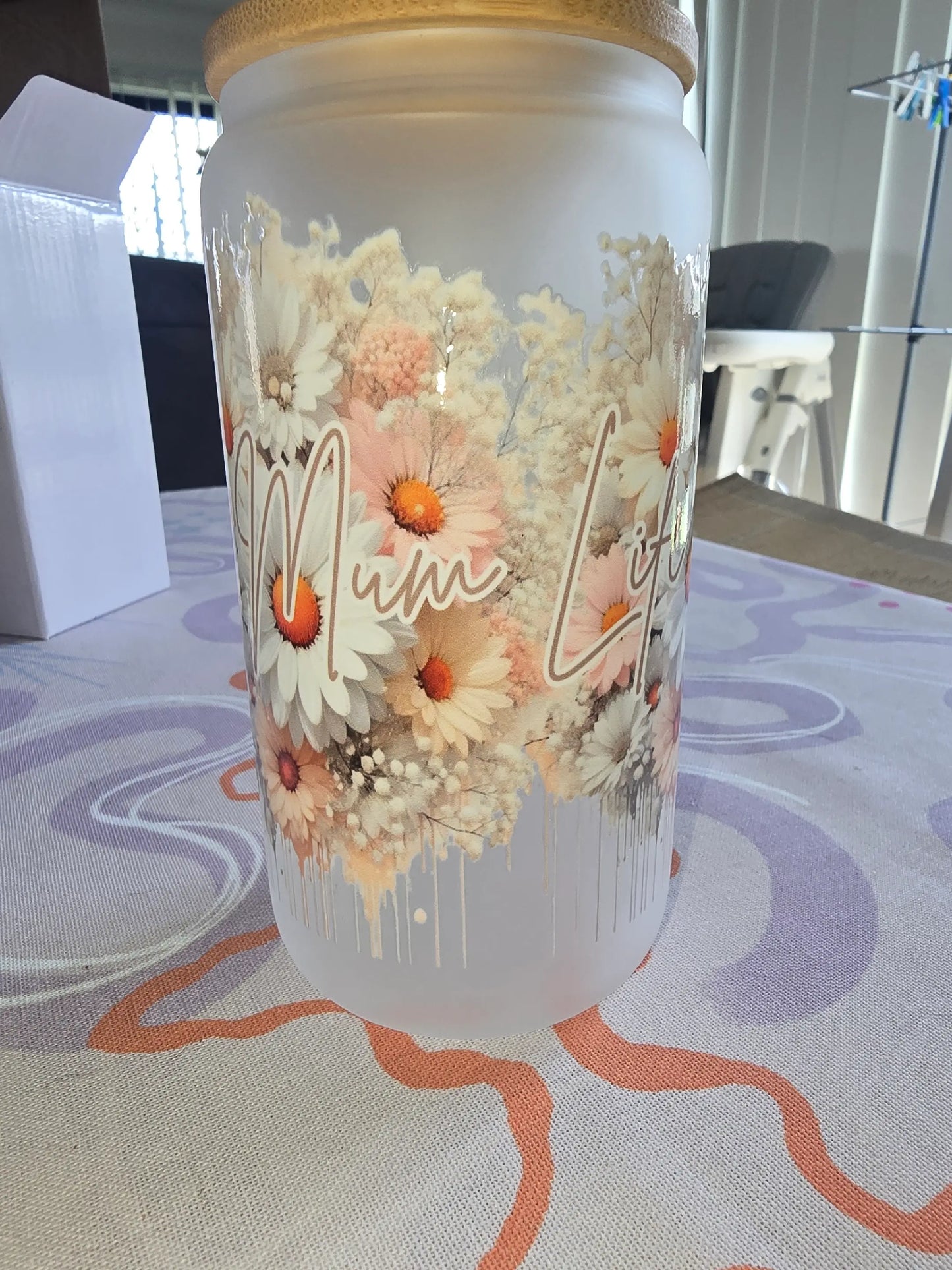 16oz frosted glass can - white flowers and slaying mum life