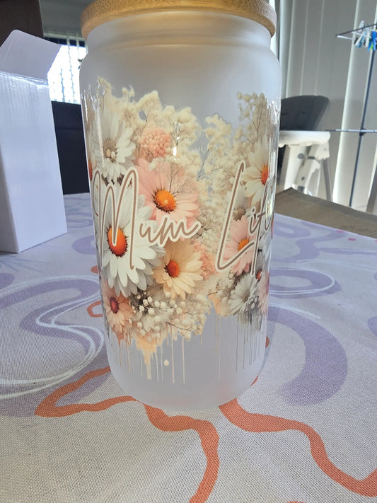 16oz frosted glass can - white flowers and slaying mum life