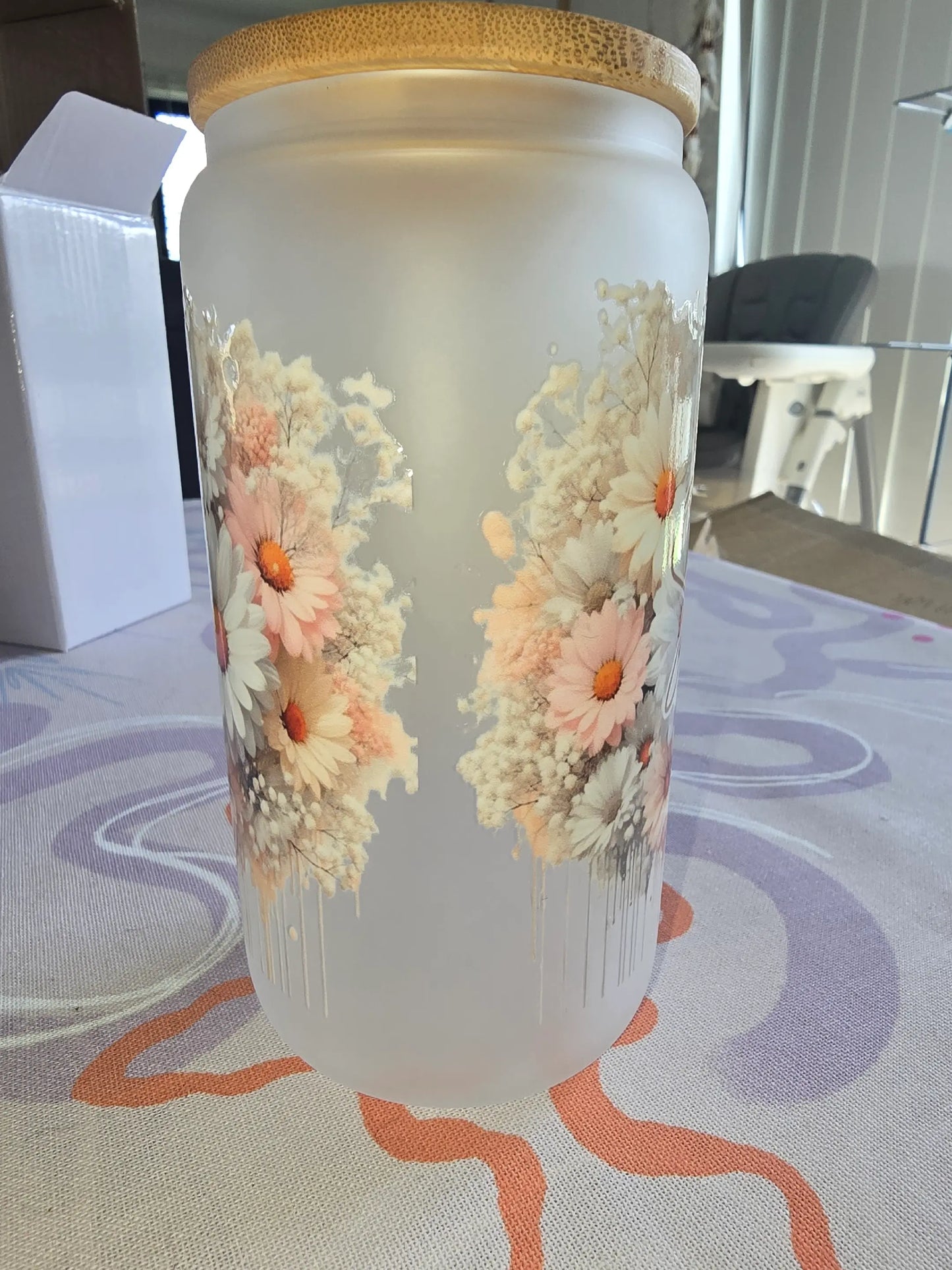 16oz frosted glass can - white flowers and slaying mum life